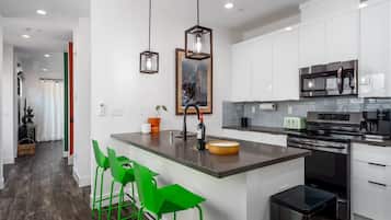 Fridge, microwave, oven, stovetop