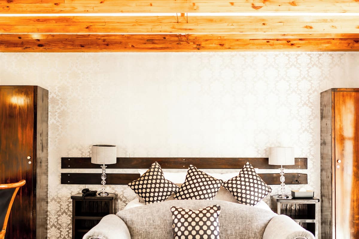 Luxury Double Room | Laptop workspace, free WiFi, bed sheets