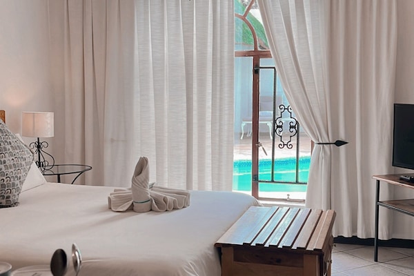 Standard Double Room | Laptop workspace, free WiFi, bed sheets