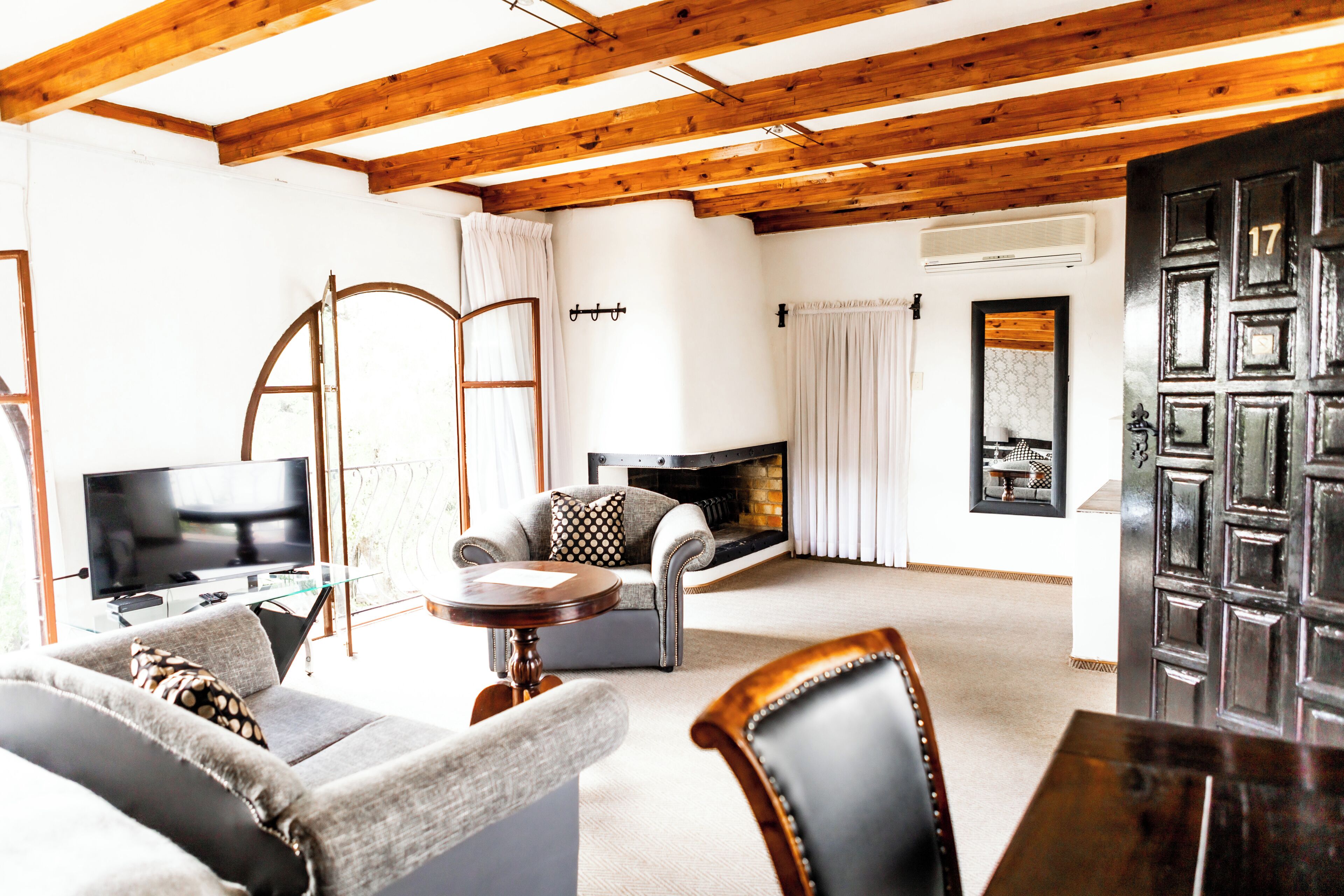 럭셔리 더블룸 | 노트북 작업 공간, 무료 WiFi, 침대 시트