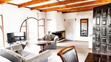 Luxury-Doppelzimmer | Laptopgeeigneter Arbeitsplatz, kostenloses WLAN, Bettwäsche