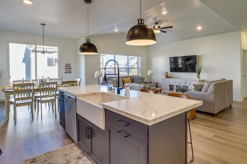 Modern Farmhouse in Herriman w/ Mountain Views!