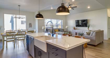 Modern Farmhouse in Herriman w/ Mountain Views!