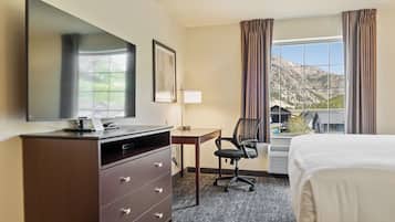 Room, 1 King Bed, Non Smoking (Guestroom) | 1 bedroom, premium bedding, down duvets, desk