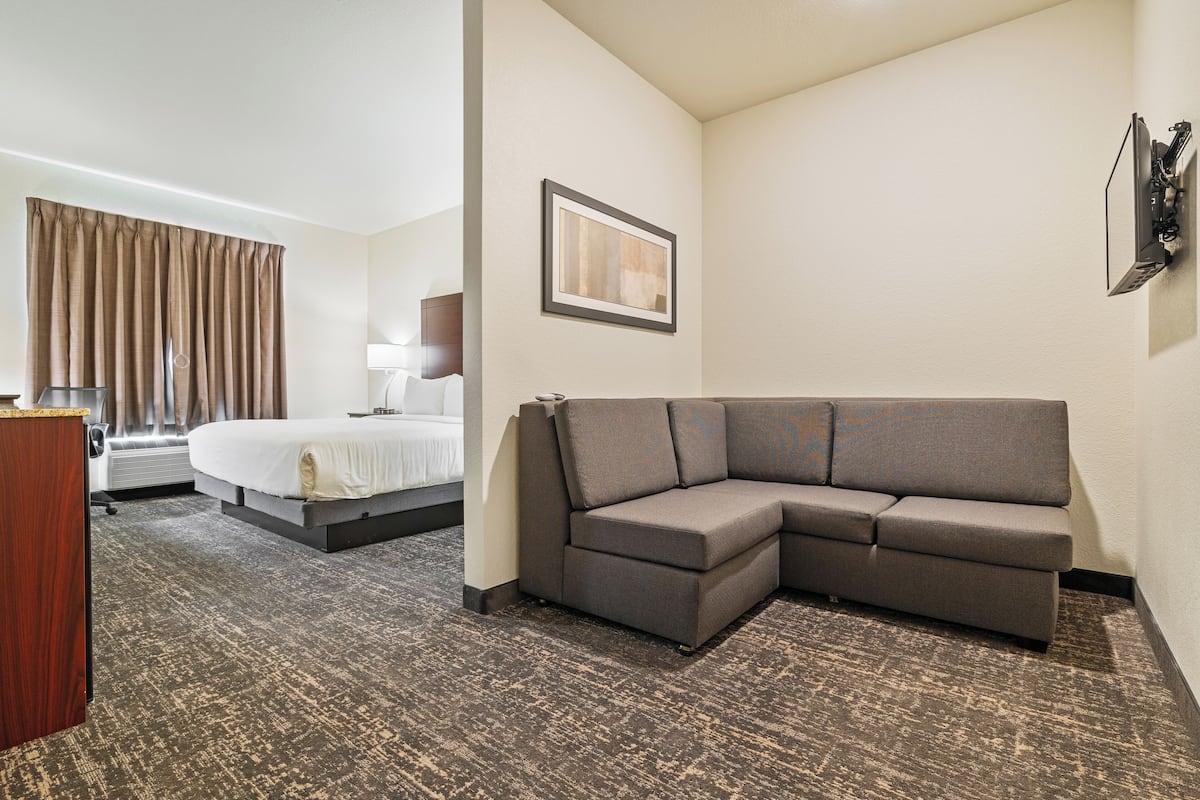 1 bedroom, premium bedding, down duvets, desk