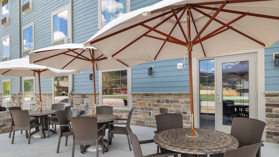 Cobblestone Hotel & Suites - Alpine