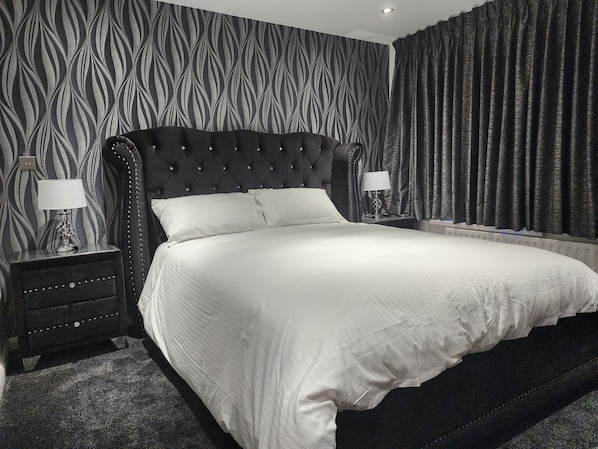 2 chambres, fer et planche à repasser, Wi-Fi, draps fournis