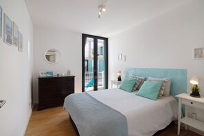 1 habitación, tabla de planchar con plancha, internet y ropa de cama