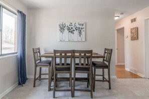 Dining - KC World Cup Stay Monthly Near Netherlands Camp (Kansas City)