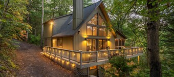 *NEW* HotTub | GameRoom | Large Deck | DogFriendly