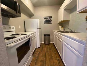 Kochgeschirr/Geschirr/Besteck