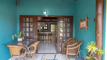 Tempat makan outdoor