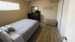 A bedroom with a bed, dresser, ceiling fan, and a small ottoman. - 🤩⭐️fully updated apartment northeast⭐️🤩 (El Paso)