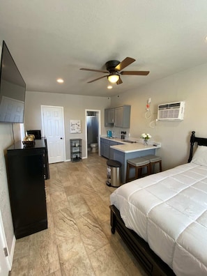1 bedroom, iron/ironing board, WiFi, bed sheets - ⭐️Private stand-alone studio Central⭐️ (El Paso)