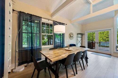 Charming 2BR Retreat | Walk to Sunsets on the Bay