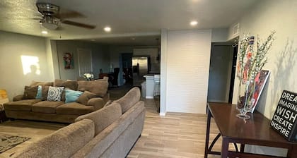 ⭐️⭐️ La Casita -east off North Loop