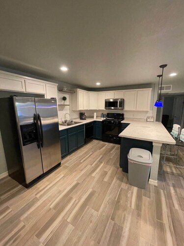 ⭐️⭐️ La Casita -east off North Loop