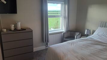 ستائر تعتيم ومكواة/لوح كي وواي فاي مجانًا