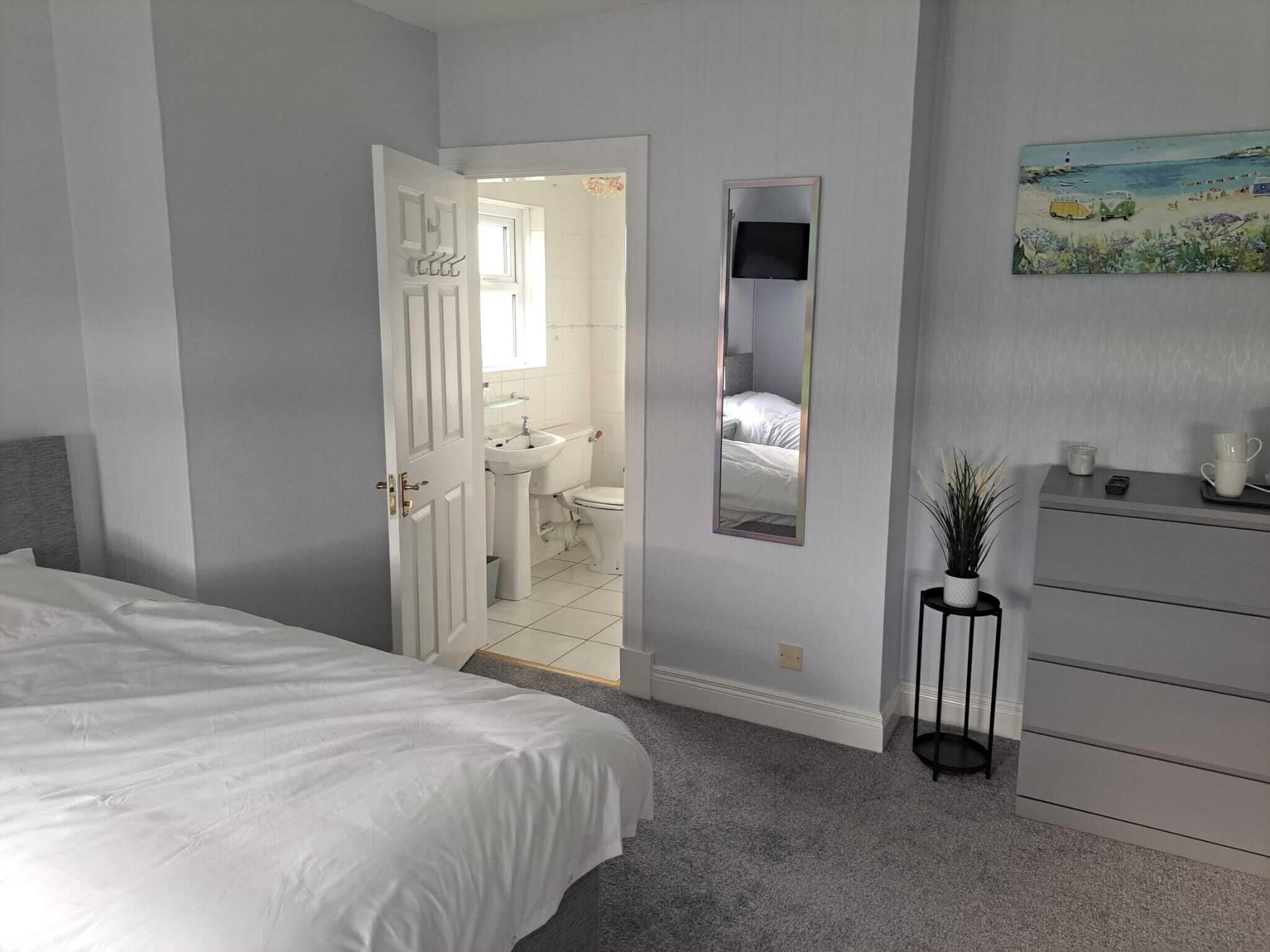 Quad | Blackout curtains, iron/ironing board, free WiFi