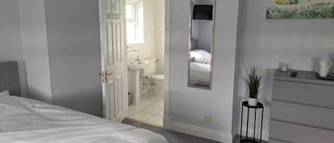 Quad | 遮光窗簾/窗簾、熨斗/熨衫板、免費 Wi-Fi