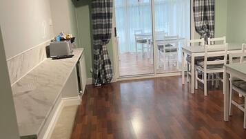 فطور كامل مجانًا يوميًا