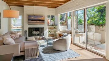 Smart TV, fireplace, stereo