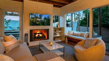 Smart TV, fireplace, stereo