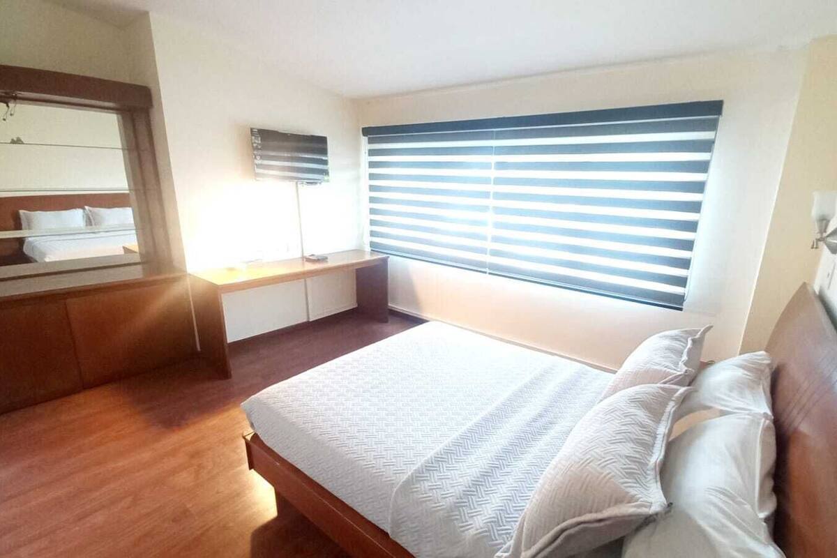 Standard Double Room | Meja, seterika/papan seterika, Wi-fi percuma 