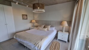 Deluxe Suite, 1 Queen Bed with Sofa bed - Lasuiza Suites (San Bernardino)
