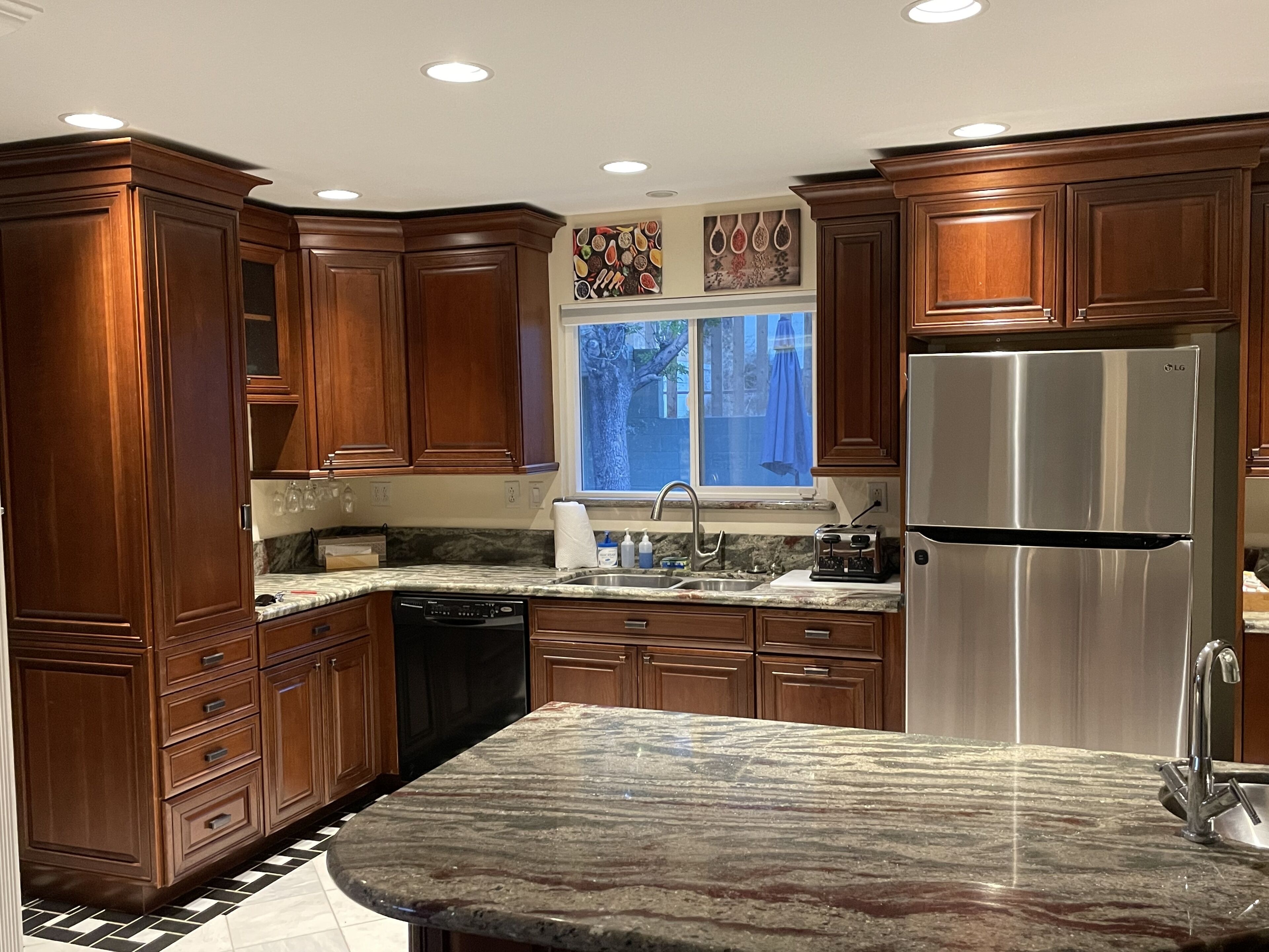 South West 5 bedroom W/ view of Downtown