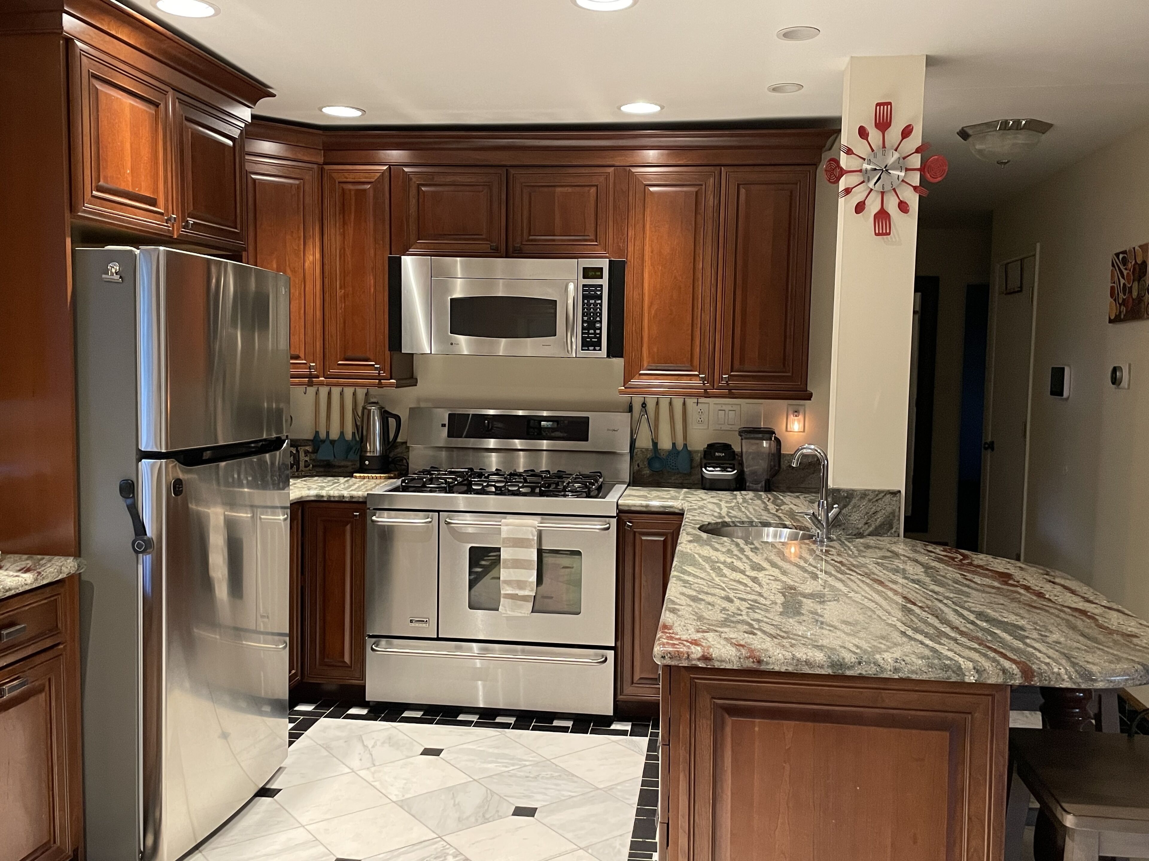 South West 5 bedroom W\/ view of Downtown
