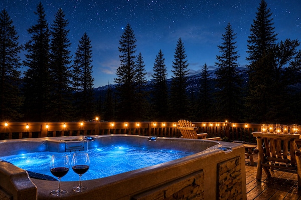 Rare Spring pricing - soak under the stars! ✨