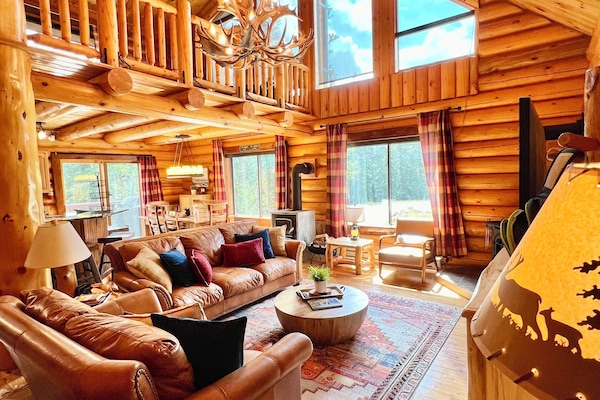 Smart TV, chimenea, videojuegos y reproductor de DVD