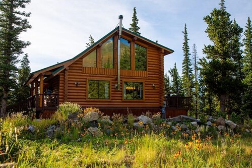 Log Cabin w Hot Tub + Epic 14er Views - Near Breck