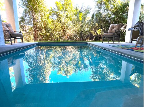 New Home! Free Heated Pool, Short Stroll to Beach