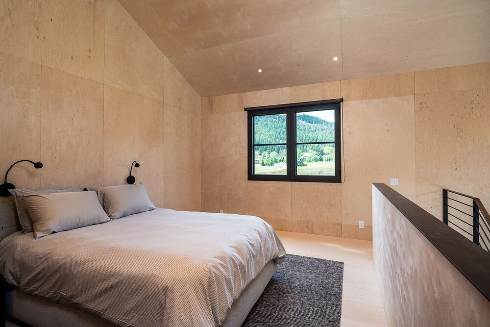 MOUNTAIN MODERN KETCHUM/SUN VALLEY CASITA WITH DIRECT TRAIL ACCESS