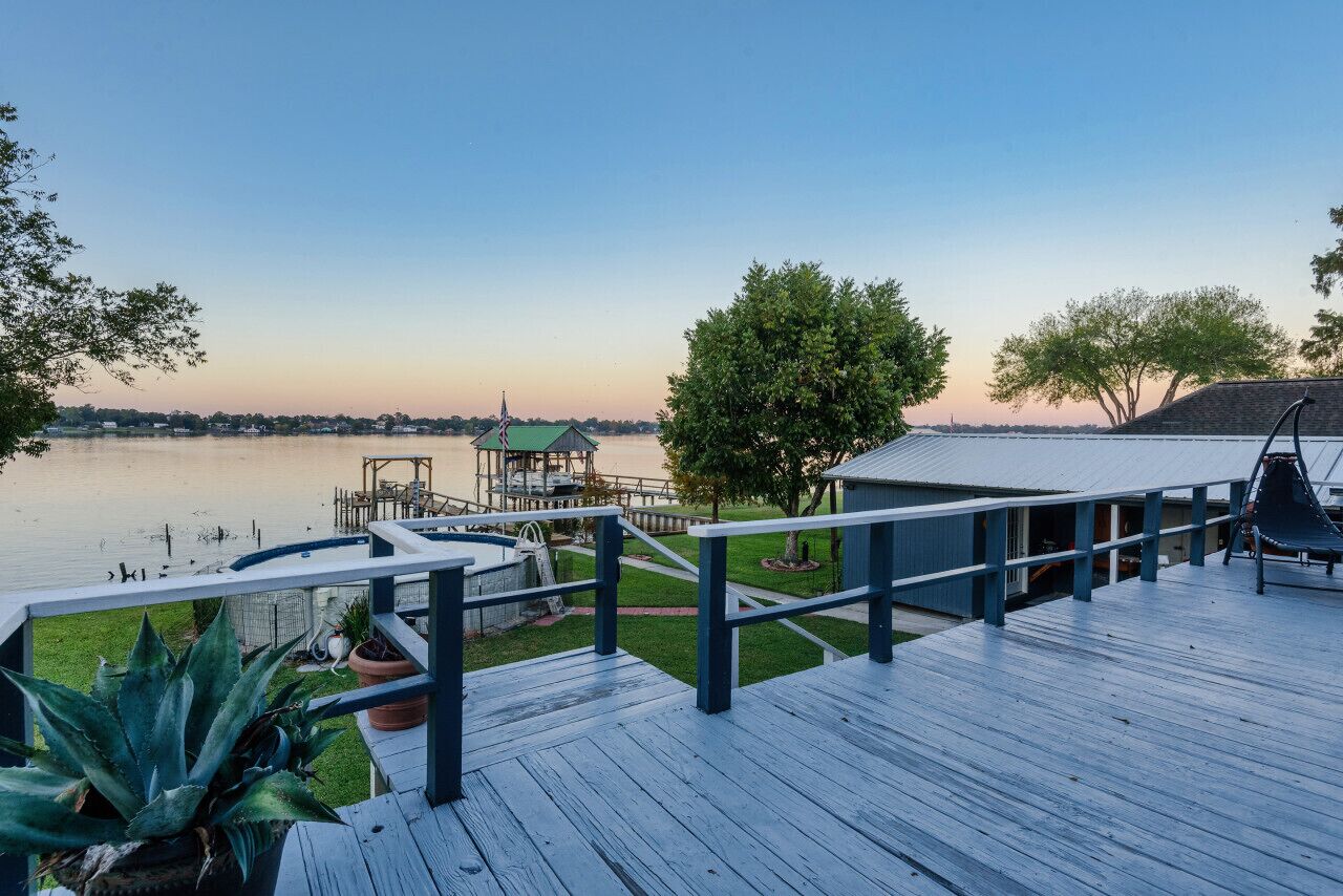 Oversized Newly Renovated Home with Pool and Private Pier! Sleeps 10!