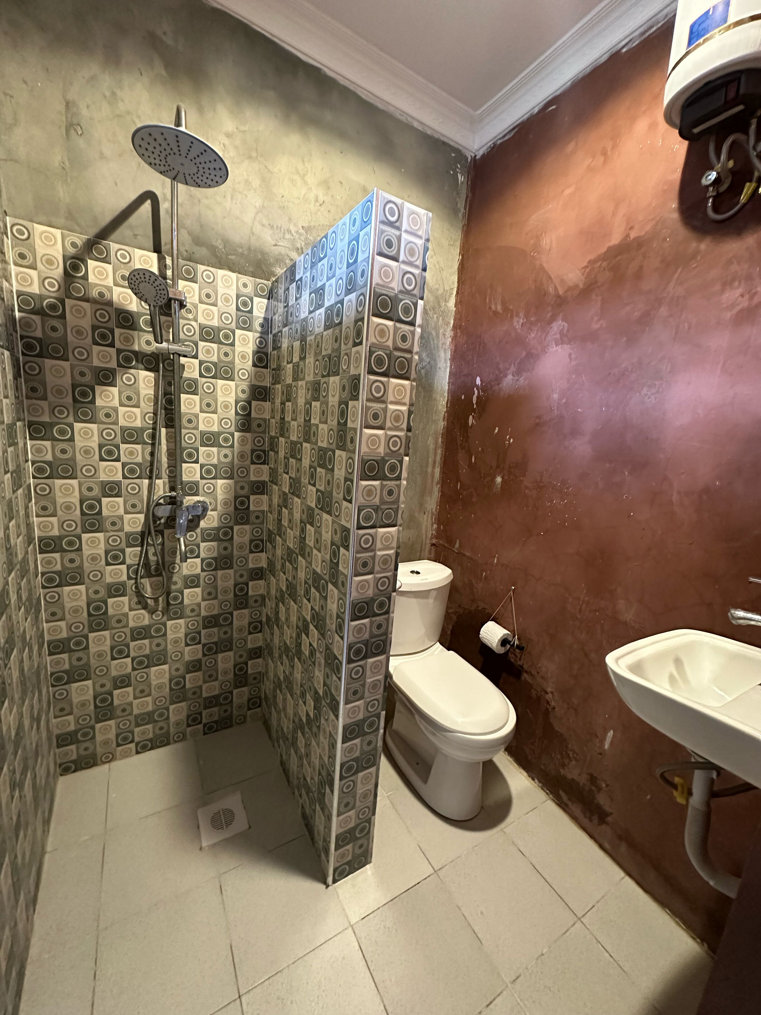 Signature Double Room | Bathroom | Shower, rainfall showerhead, free toiletries, towels