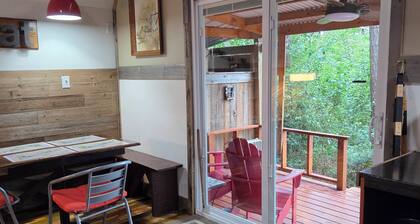 South Toledo Bend Waterfront Guest House w/
Fishing pier/dock, firepit, pets ok