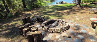 South Toledo Bend Waterfront Guest House w/
Fishing pier/dock, firepit, pets ok