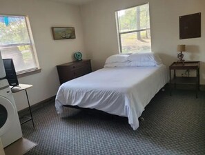 2 chambres, fer et planche à repasser, accès au Wi-Fi (inclus)
