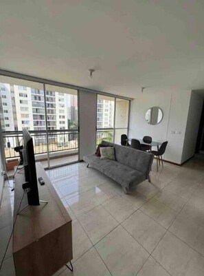 Living area - Spacious apartment with pool (Cali)
