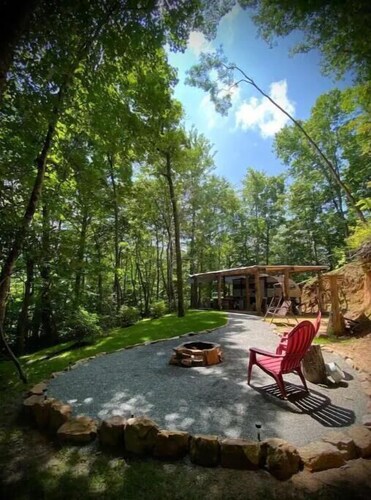 Cozy & Secluded Nantahala hideaway