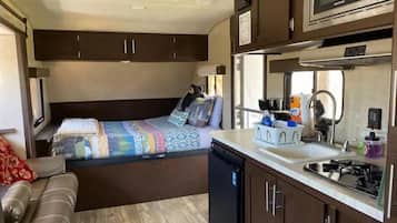 1 bedroom, bed sheets