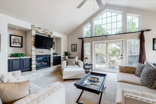 Spectacular Luxury Hacienda with Mountain Views!