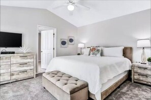 4 soveværelser, skrivebord, strygejern/strygebræt, weekendseng