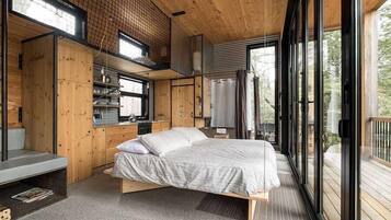 1 slaapkamer, een strijkplank/strijkijzer, beddengoed