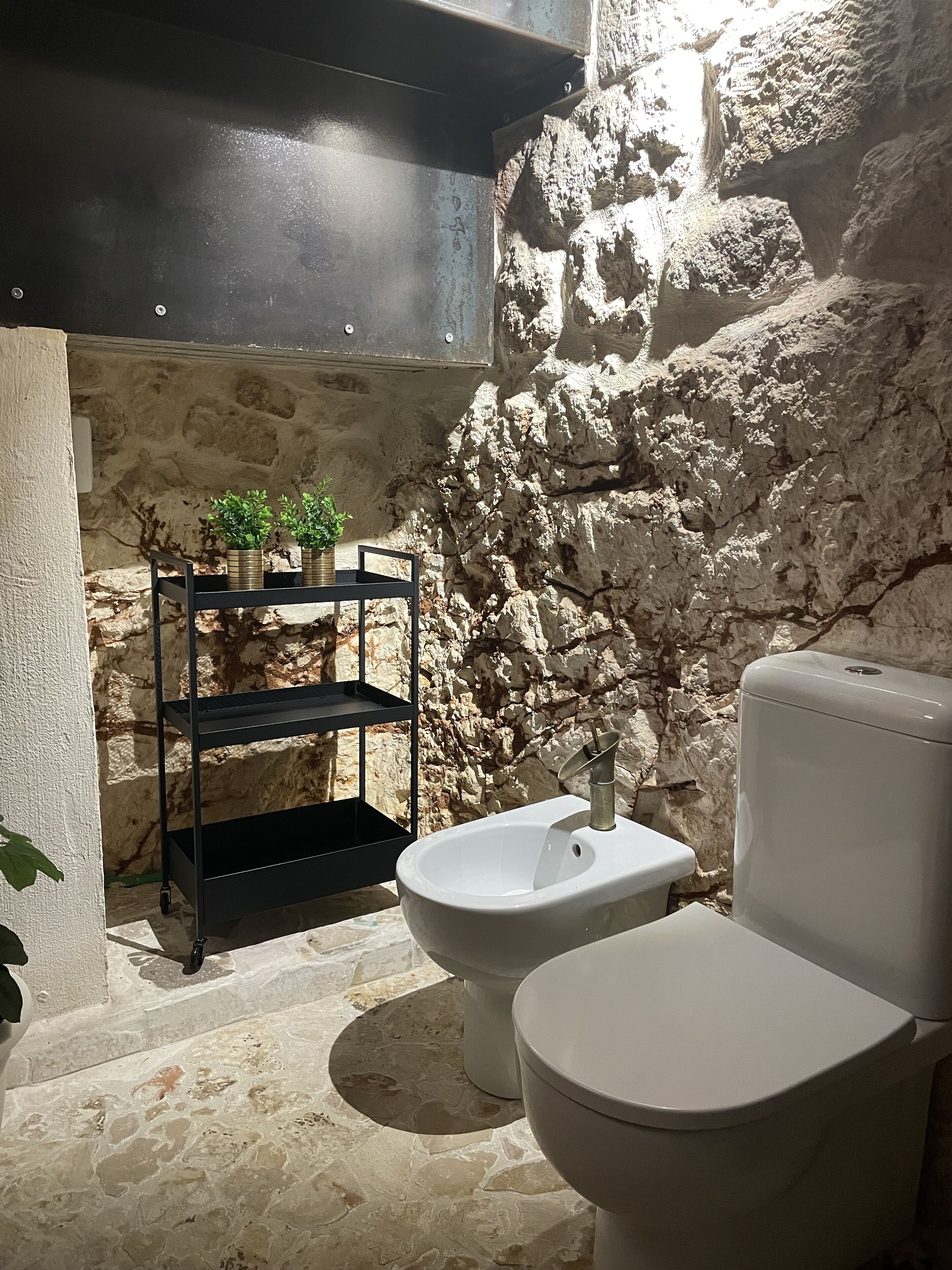 Een bubbelbad, gratis toiletartikelen, een haardroger, een bidet