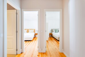 3 bedrooms, iron/ironing board, Internet, bed sheets - Villa Azzurra Cascais 3BR (Cascais)