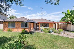 Exterior - Sydney Blue Mountain Retreat, Between Sydney and Blue Mountains, Easy access. (Kingswood)